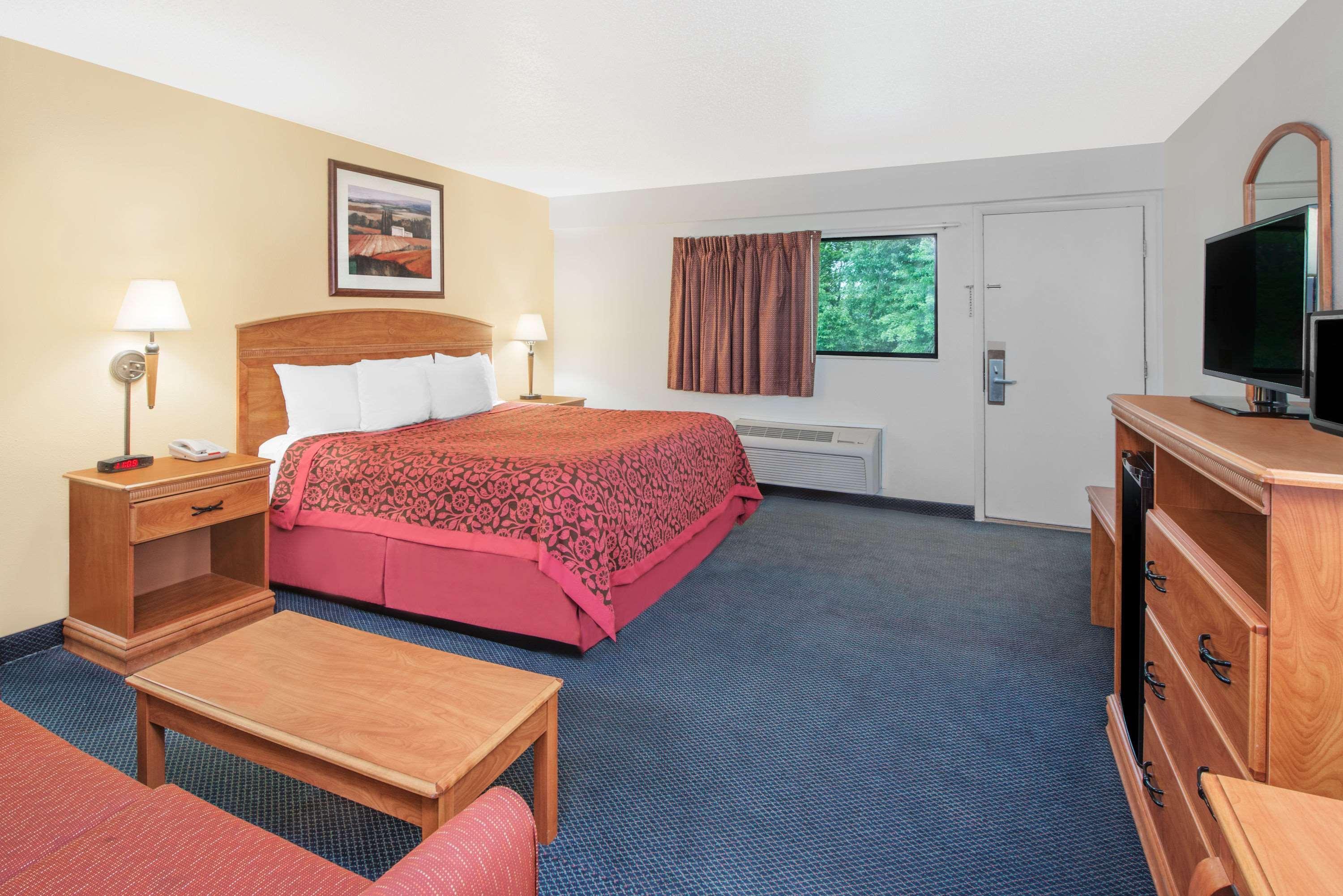 Days Inn By Wyndham Kingdom City Eksteriør bilde