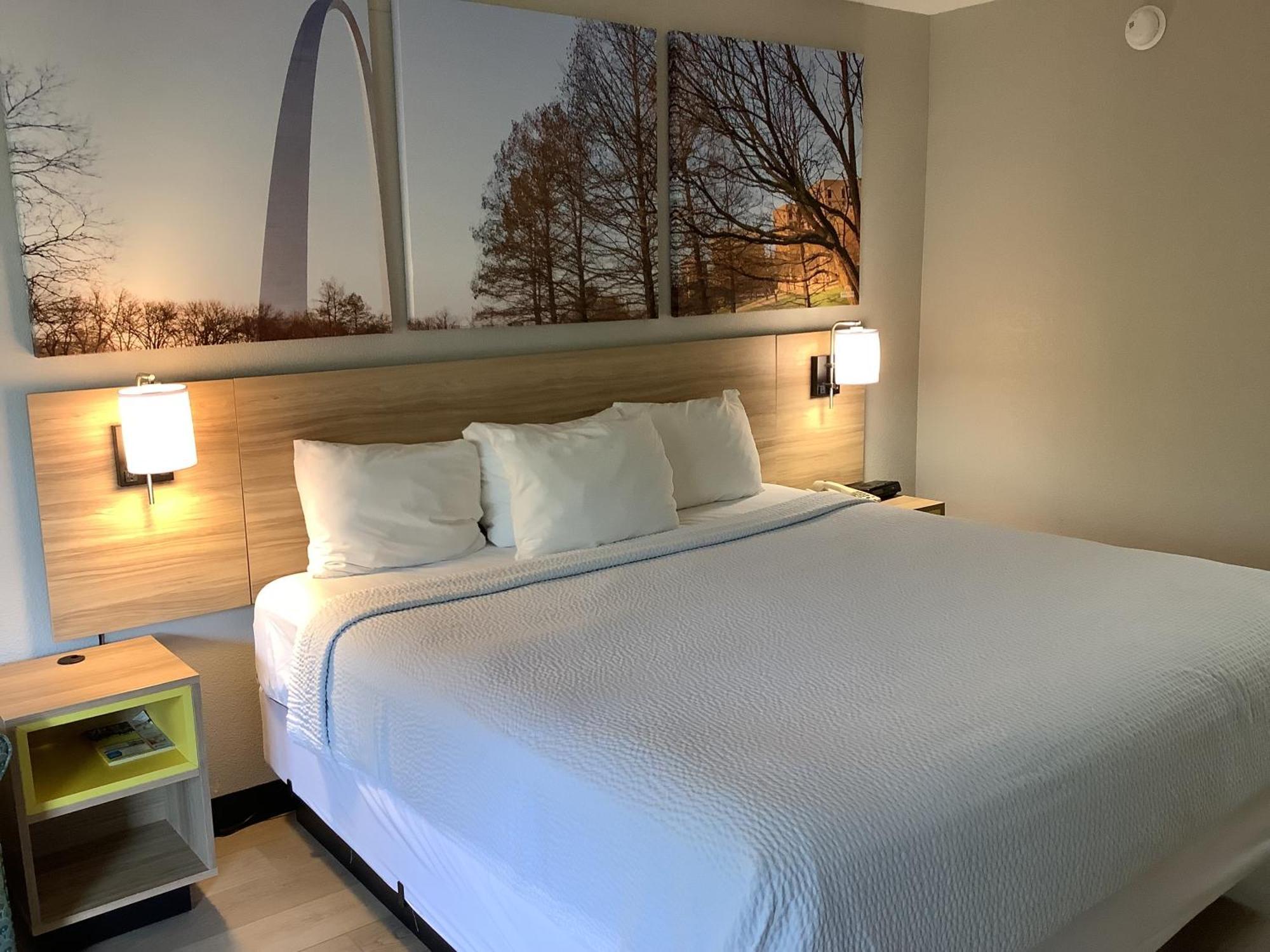 Days Inn By Wyndham Kingdom City Eksteriør bilde
