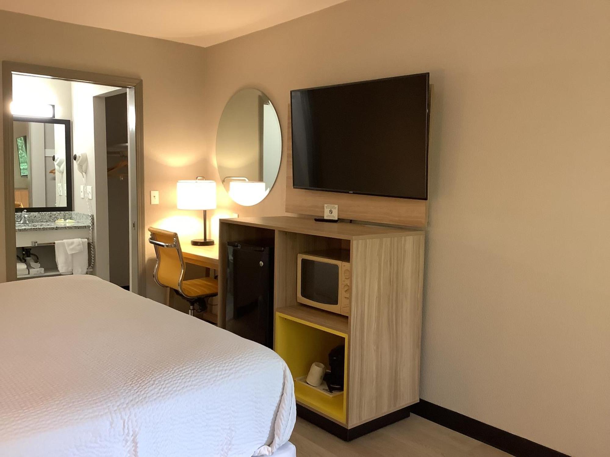 Days Inn By Wyndham Kingdom City Eksteriør bilde