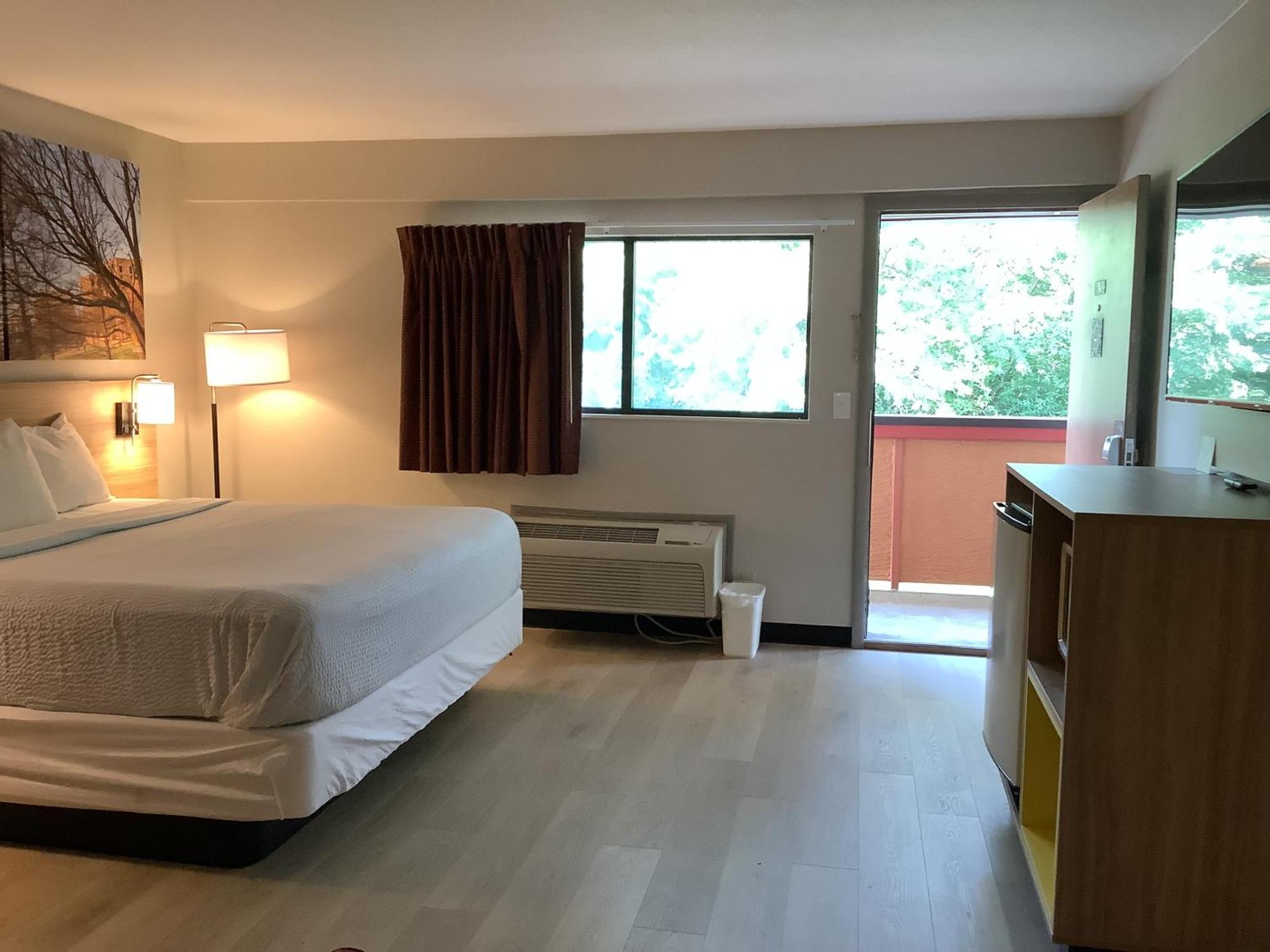 Days Inn By Wyndham Kingdom City Eksteriør bilde