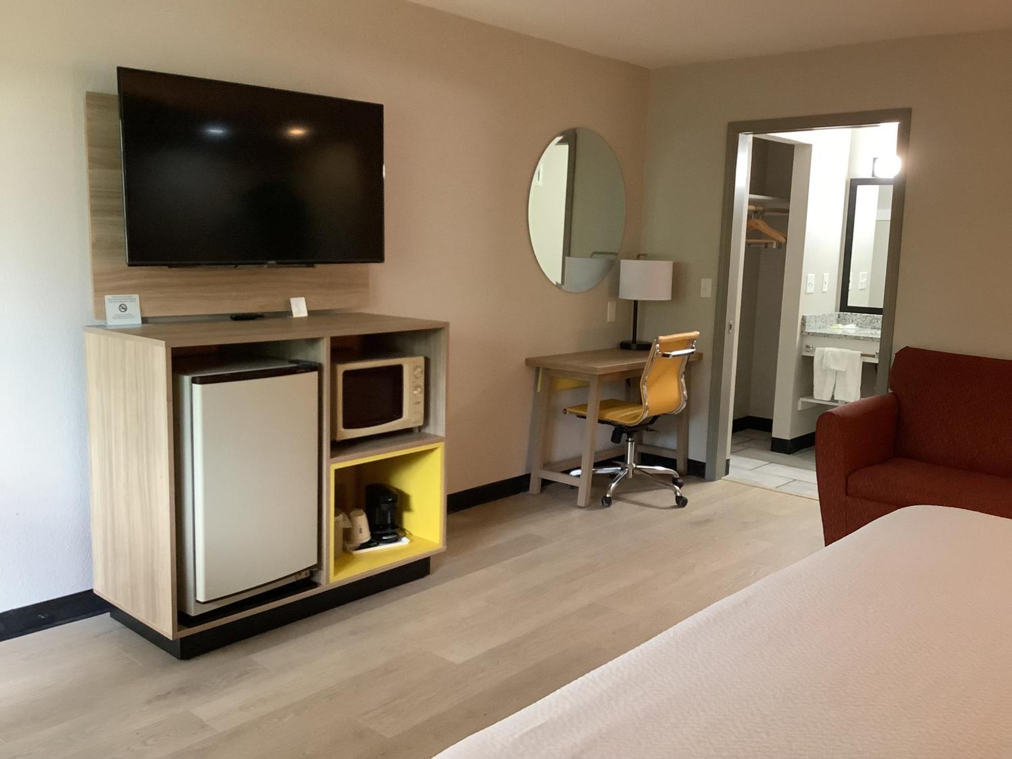 Days Inn By Wyndham Kingdom City Eksteriør bilde