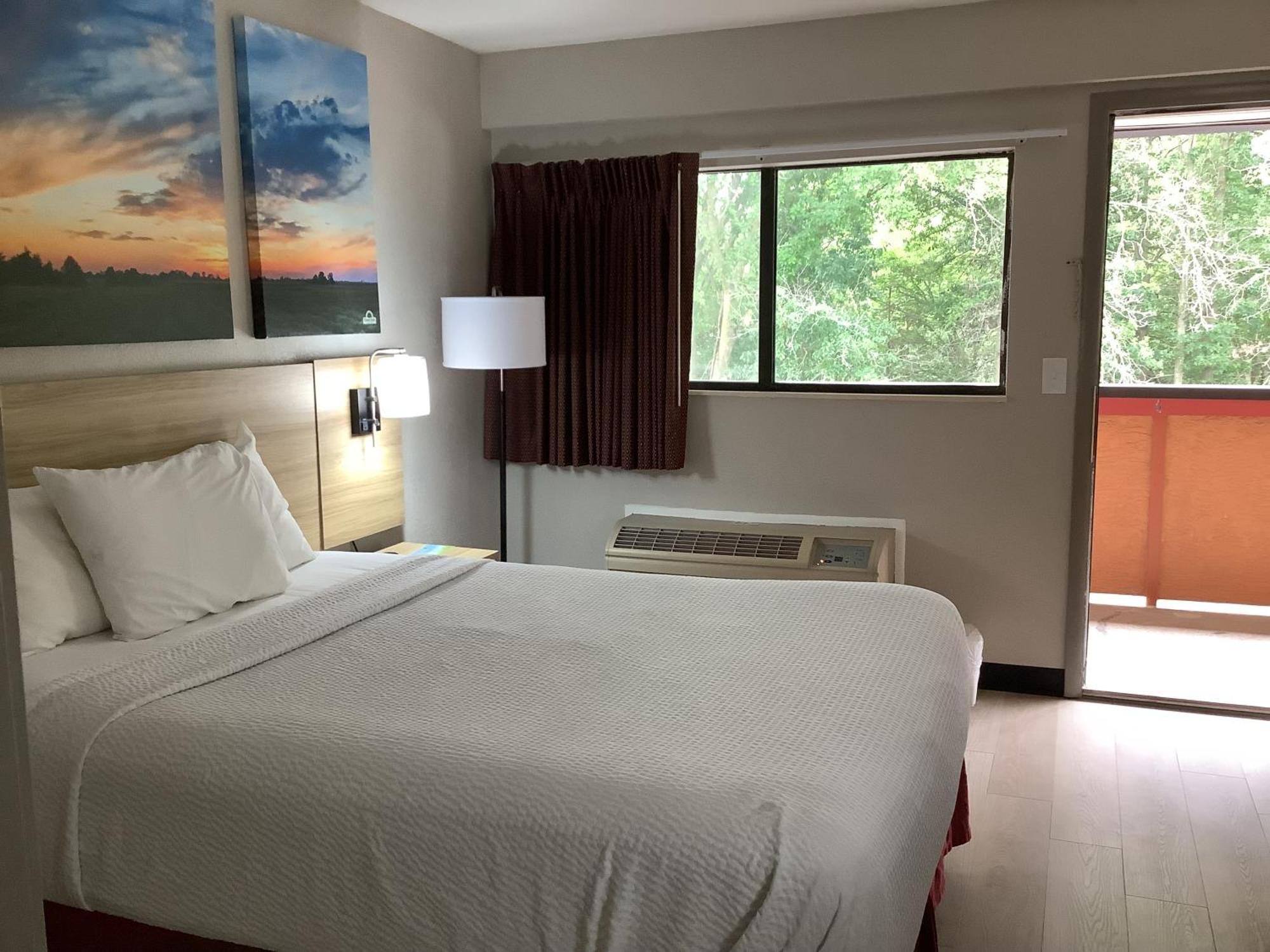 Days Inn By Wyndham Kingdom City Eksteriør bilde