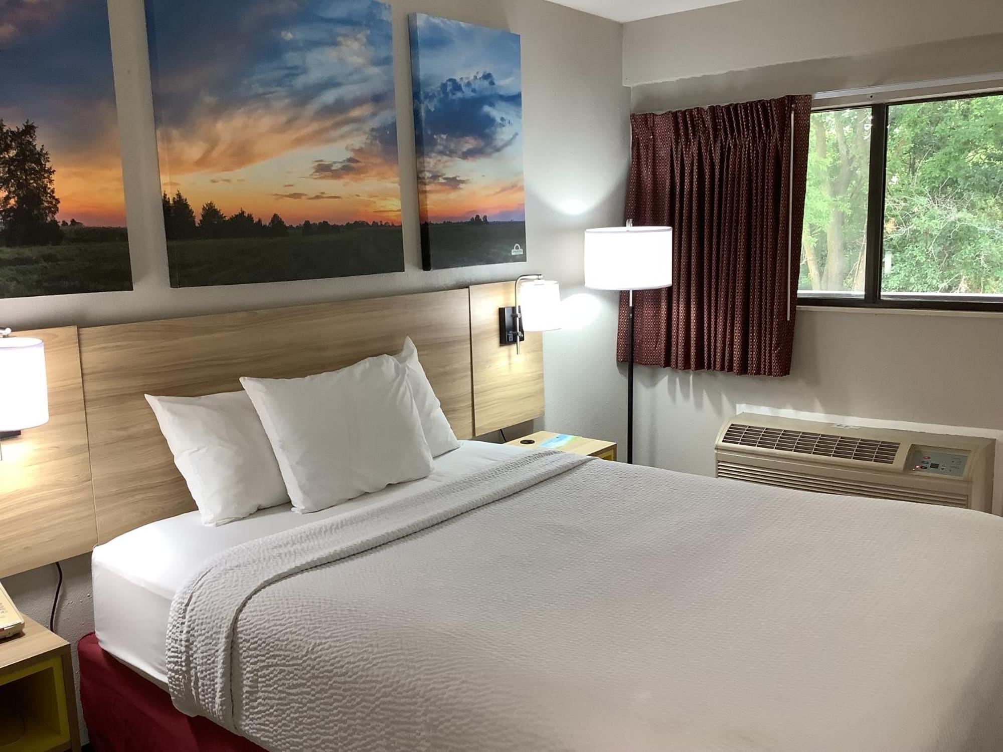 Days Inn By Wyndham Kingdom City Eksteriør bilde