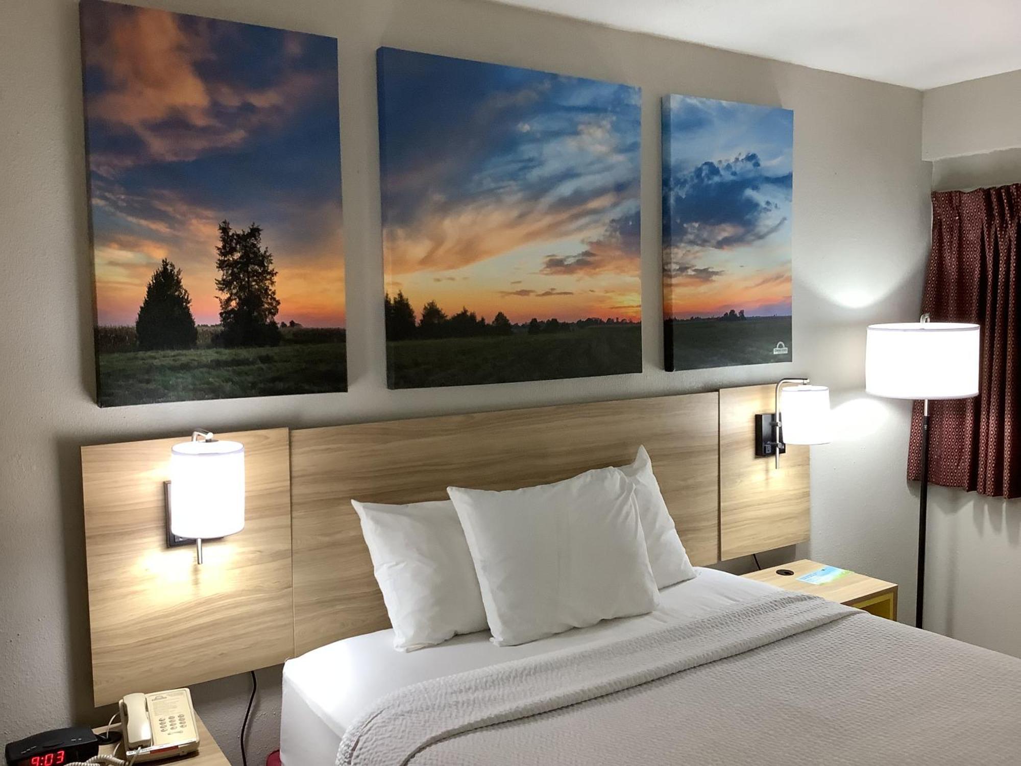 Days Inn By Wyndham Kingdom City Eksteriør bilde