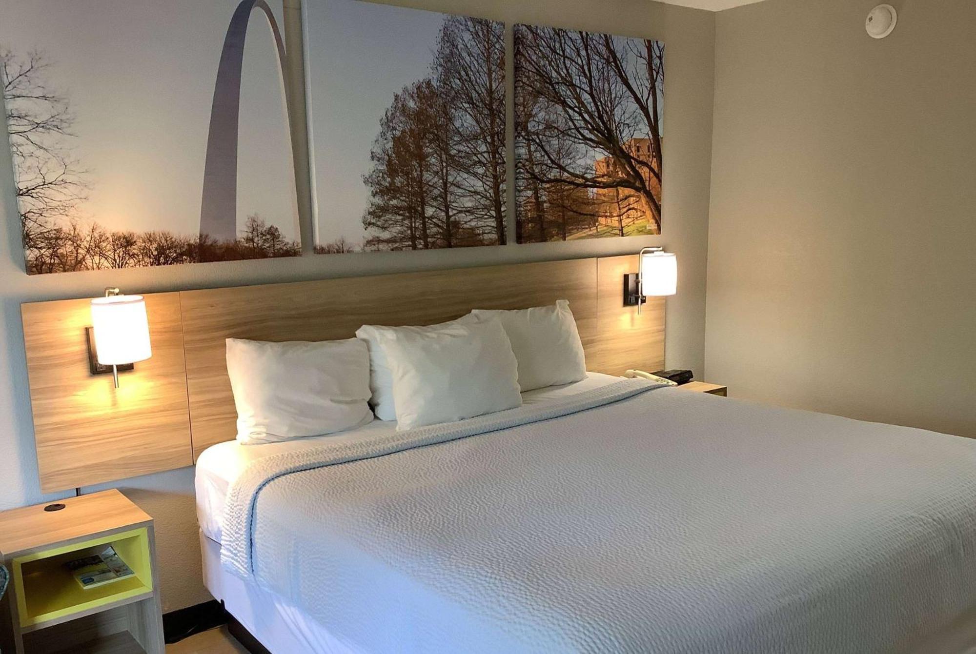 Days Inn By Wyndham Kingdom City Eksteriør bilde