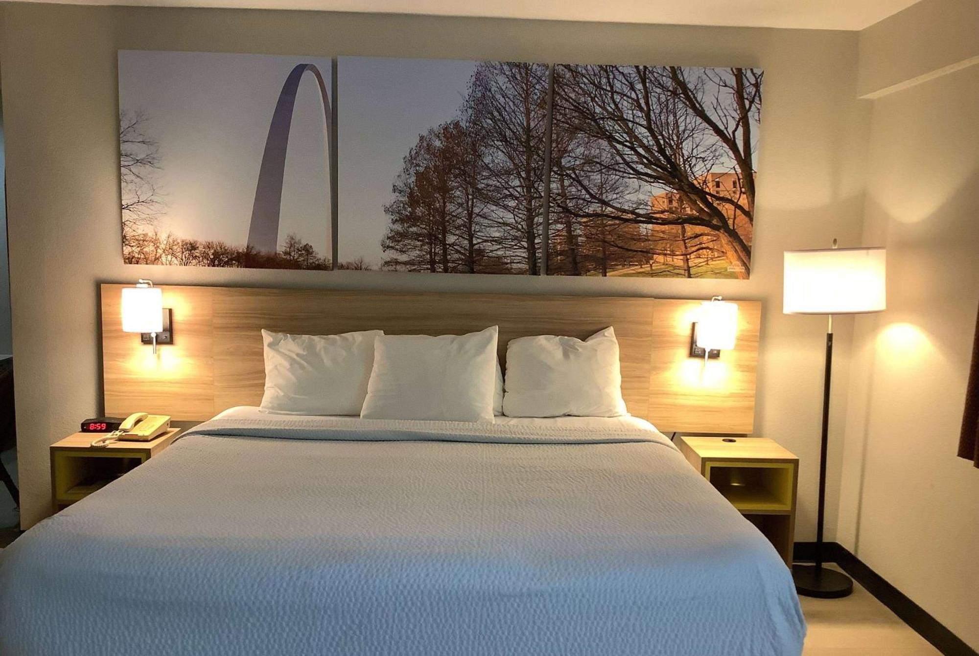 Days Inn By Wyndham Kingdom City Eksteriør bilde