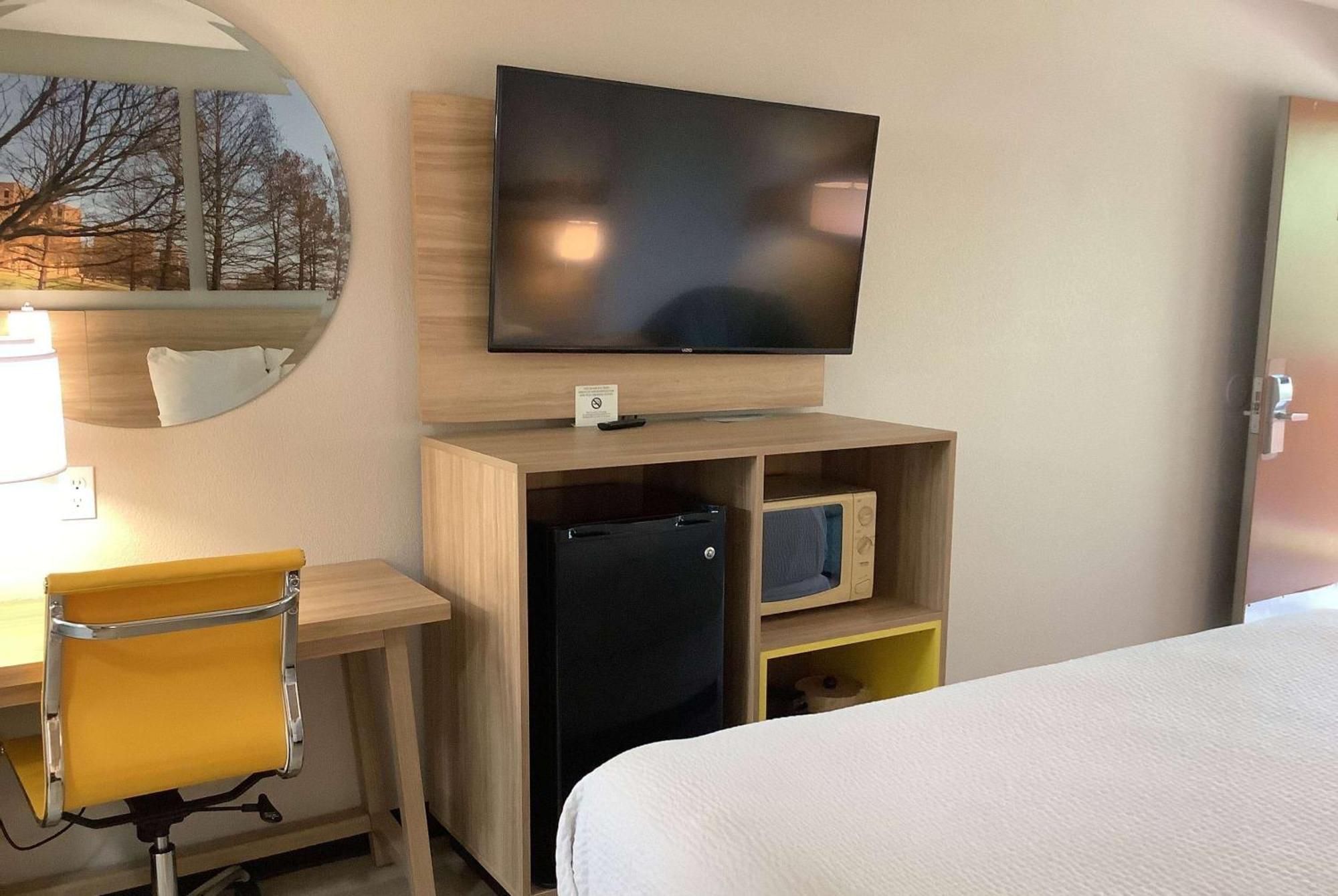 Days Inn By Wyndham Kingdom City Eksteriør bilde