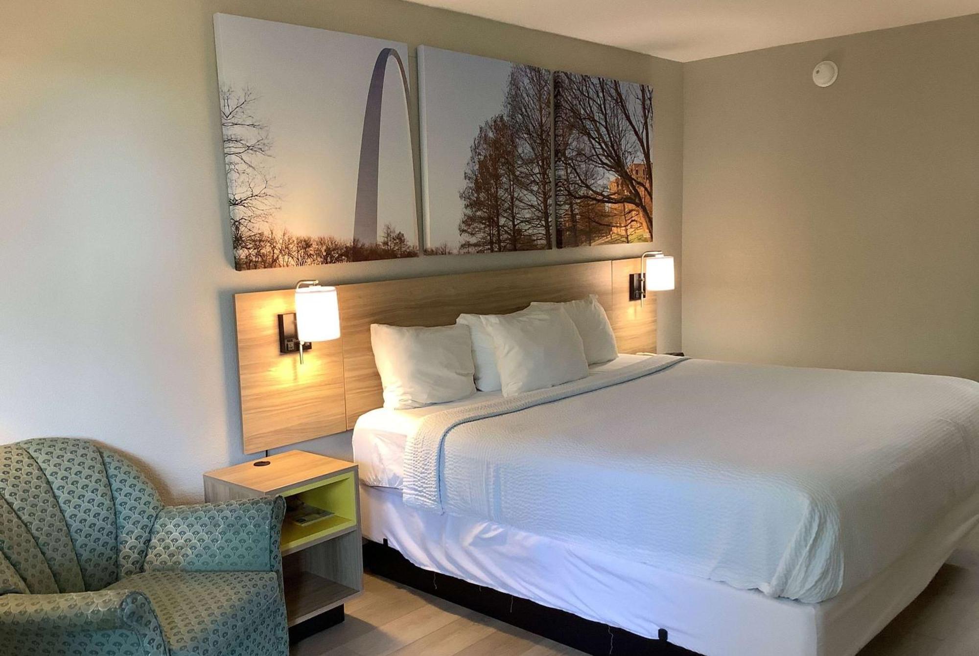 Days Inn By Wyndham Kingdom City Eksteriør bilde