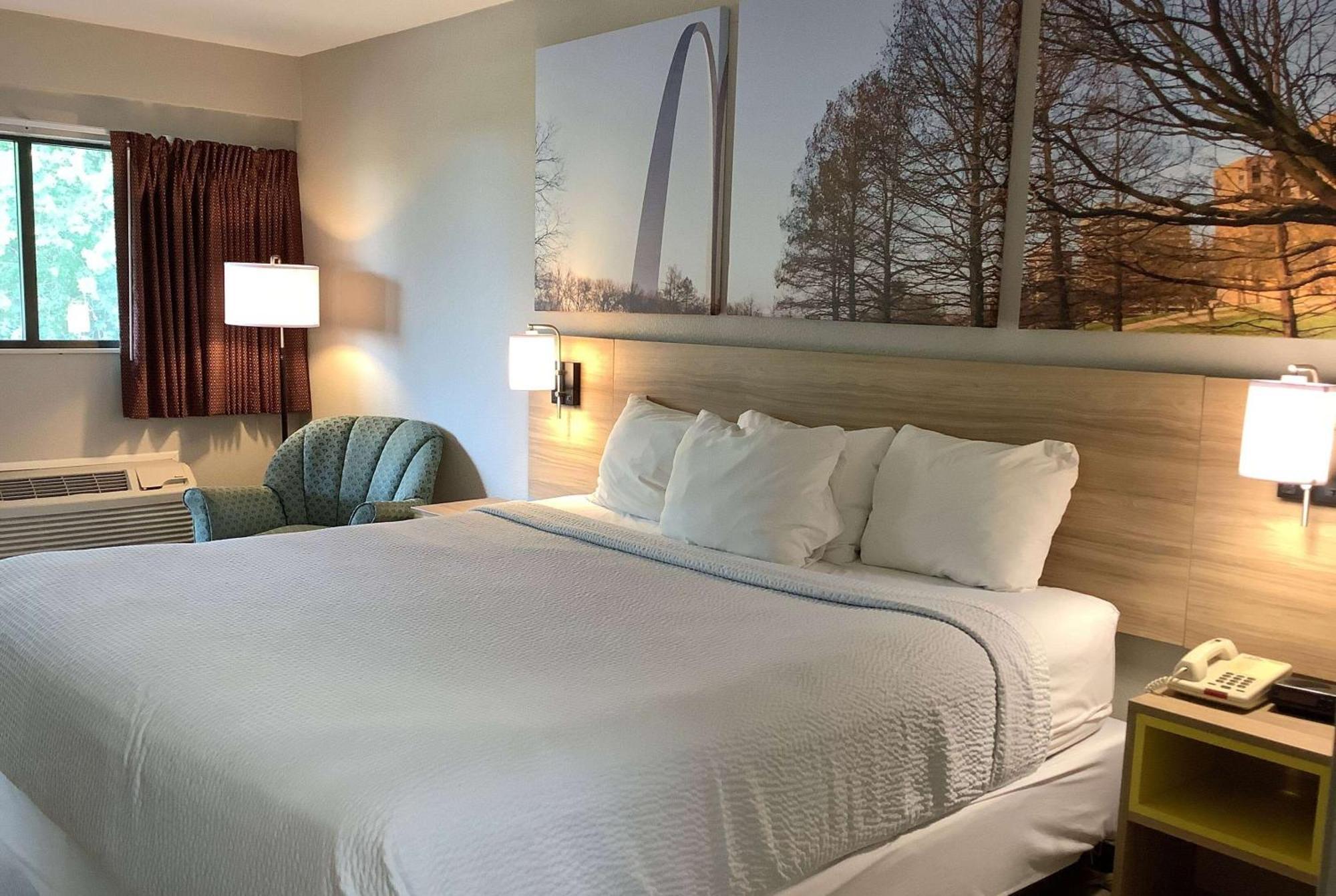 Days Inn By Wyndham Kingdom City Eksteriør bilde