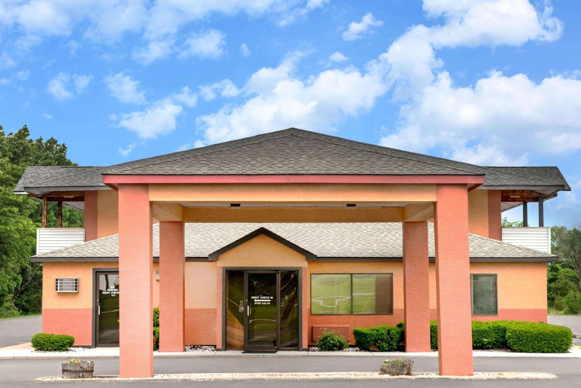 Days Inn By Wyndham Kingdom City Eksteriør bilde