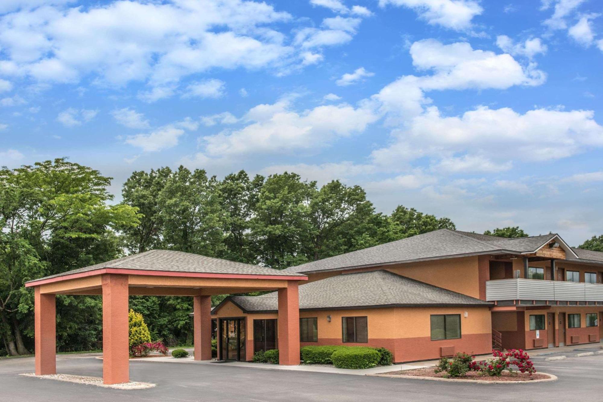 Days Inn By Wyndham Kingdom City Eksteriør bilde